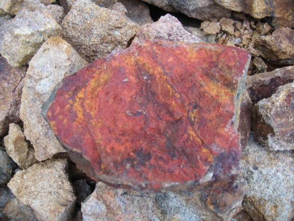 Felsbrocken-Rot-Steinkueste